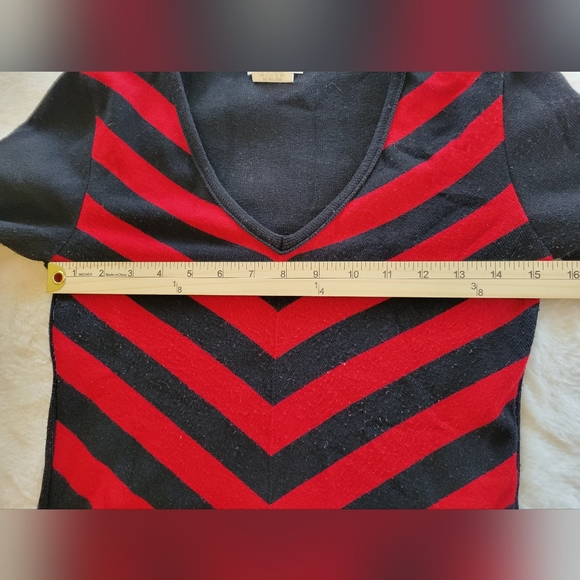 IZ Buyer California V Neck Sweater in Red and Black Stripe mid sleeves. Size L - Picture 6 of 7